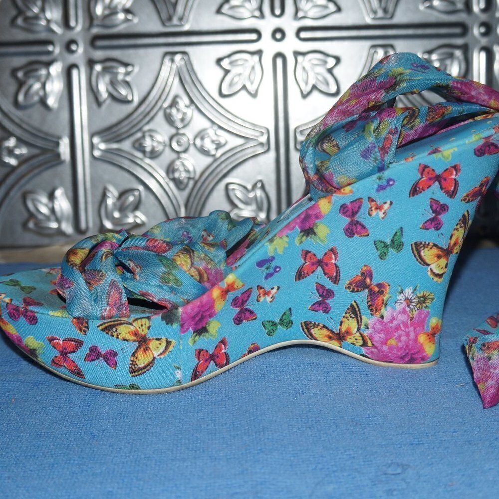 Womens Size 8.5 BCBgirls Blue Butterfly Wedges Tie on Straps - Picture 2 of 5